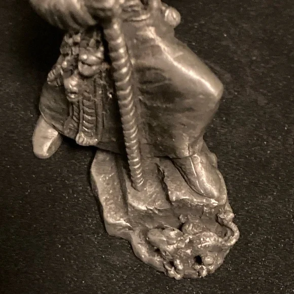 Pewter Fantasy Wizard with Owl Mystic Figurine Holding Crystal Balls - Picture 8 of 10